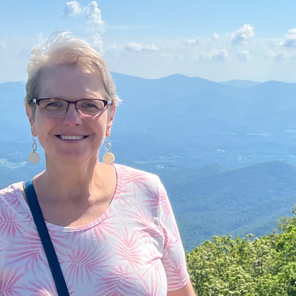 Meet your Posher, Deanna - Picture 1 of 1